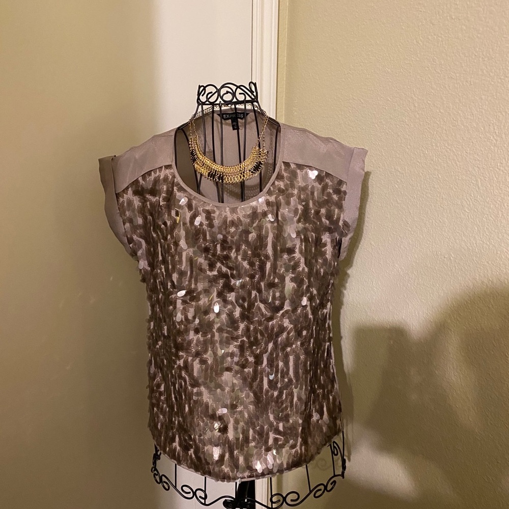 Express blouse with decorative front and soft back